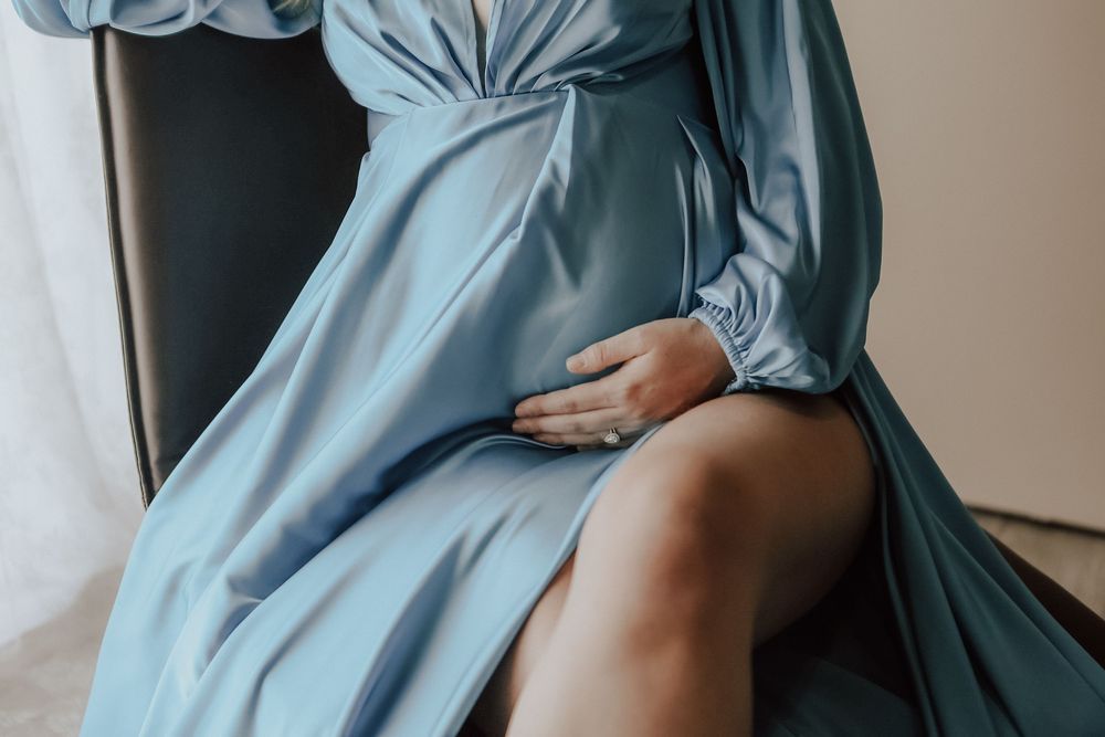 Calgary, Alberta indoor maternity session