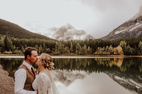 Kananaskis, Alberta elopement with mountain and pond background