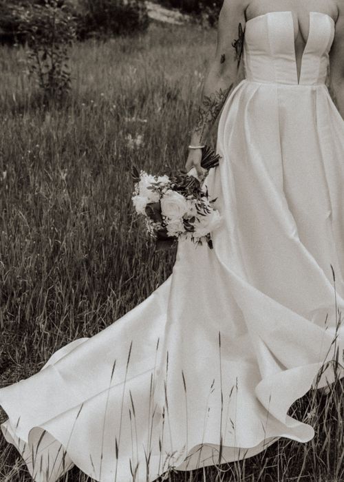 Calgary, Alberta wedding details of bride