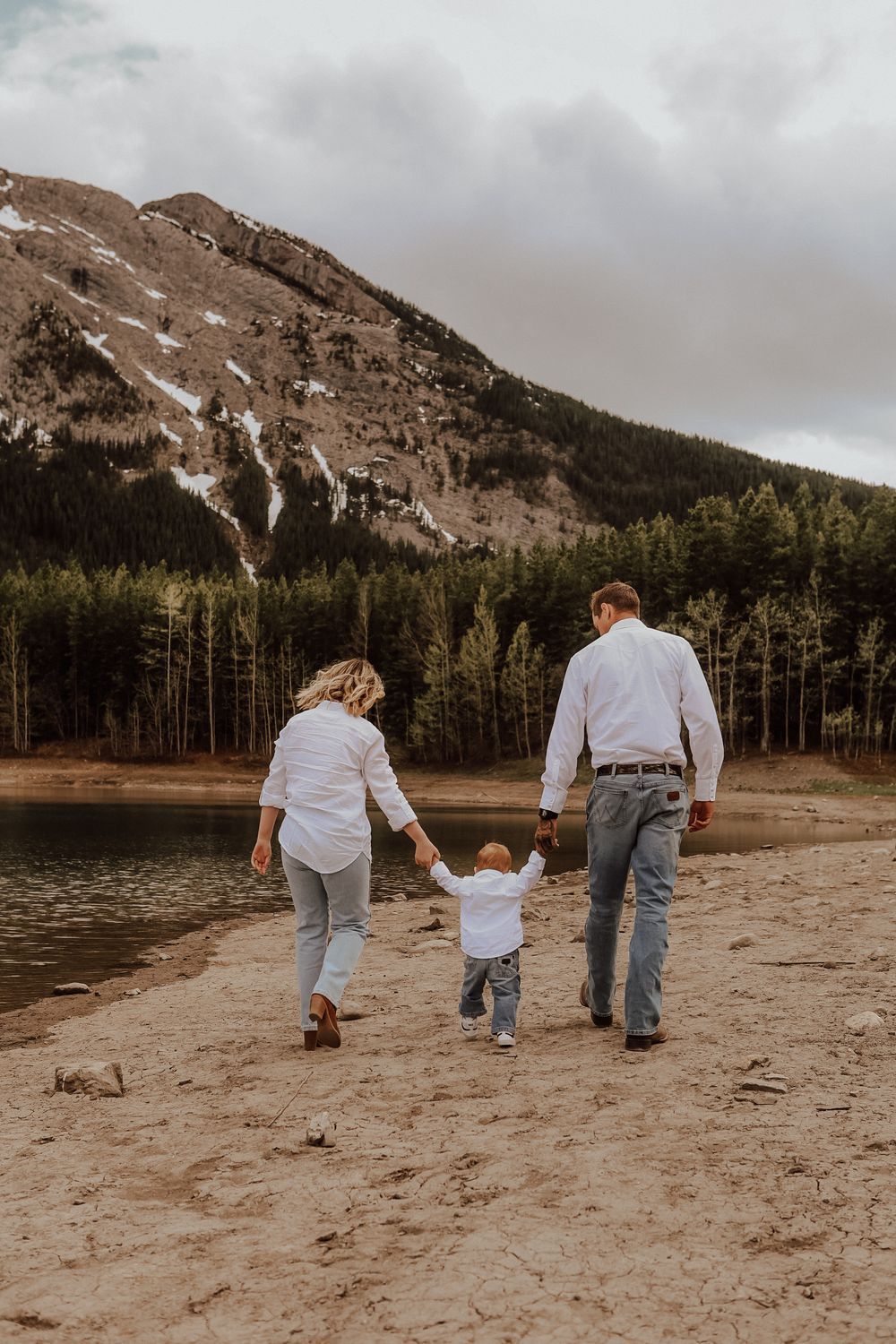 Canmore, Alberta family session with mountain background