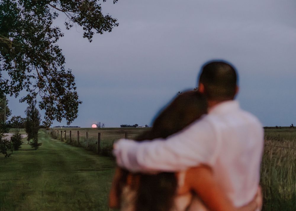 Calgary, Alberta Wedding bride and groom at sunset
