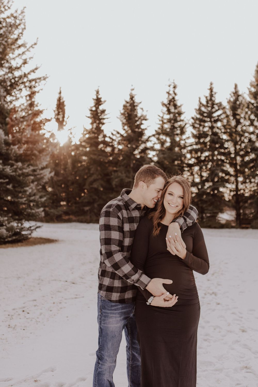 Calgary, Alberta maternity in winter with husband