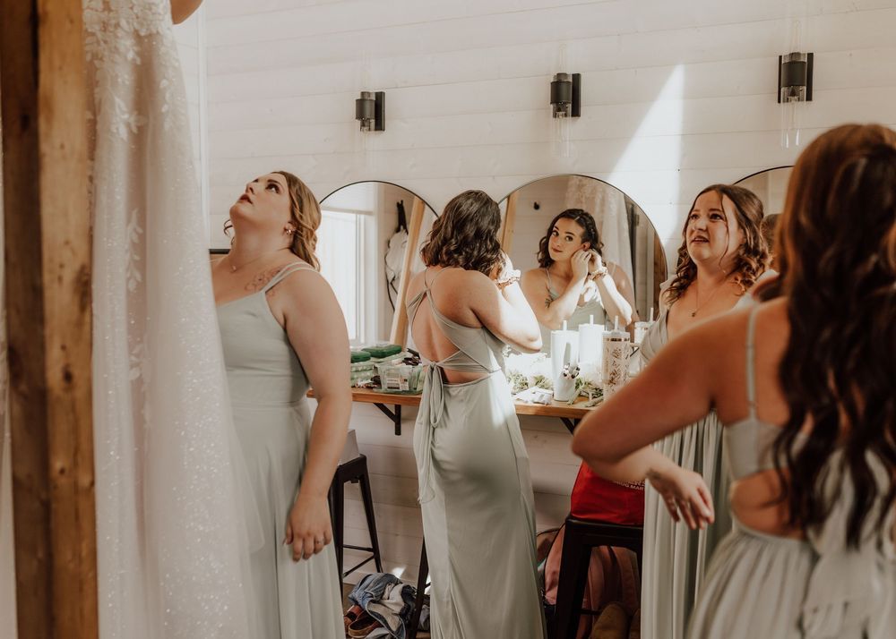 Calgary, Alberta Wedding bridal party getting ready in suite