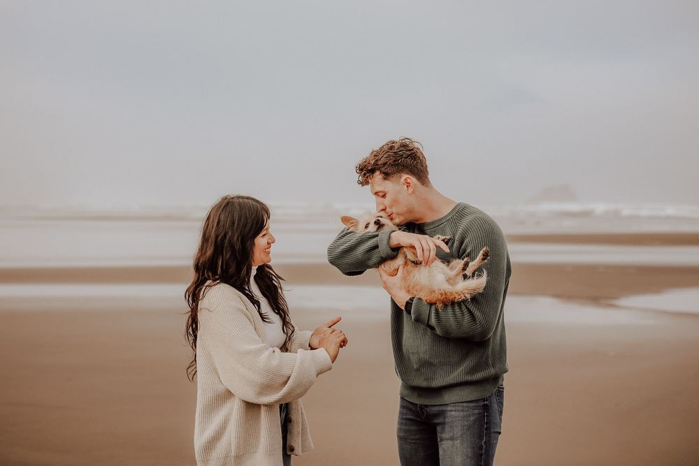 Oregon Coast couple photos snuggling dog