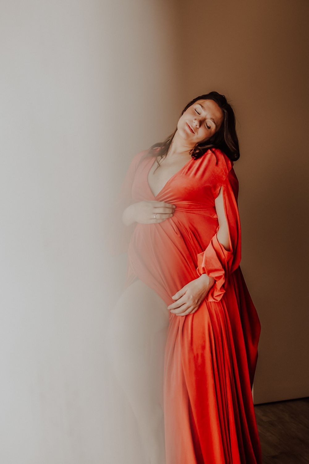 Calgary, Alberta indoor maternity session