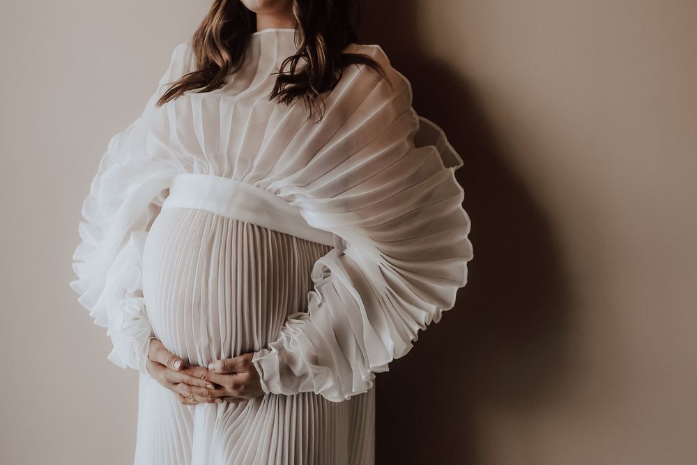 Calgary, Alberta indoor maternity session