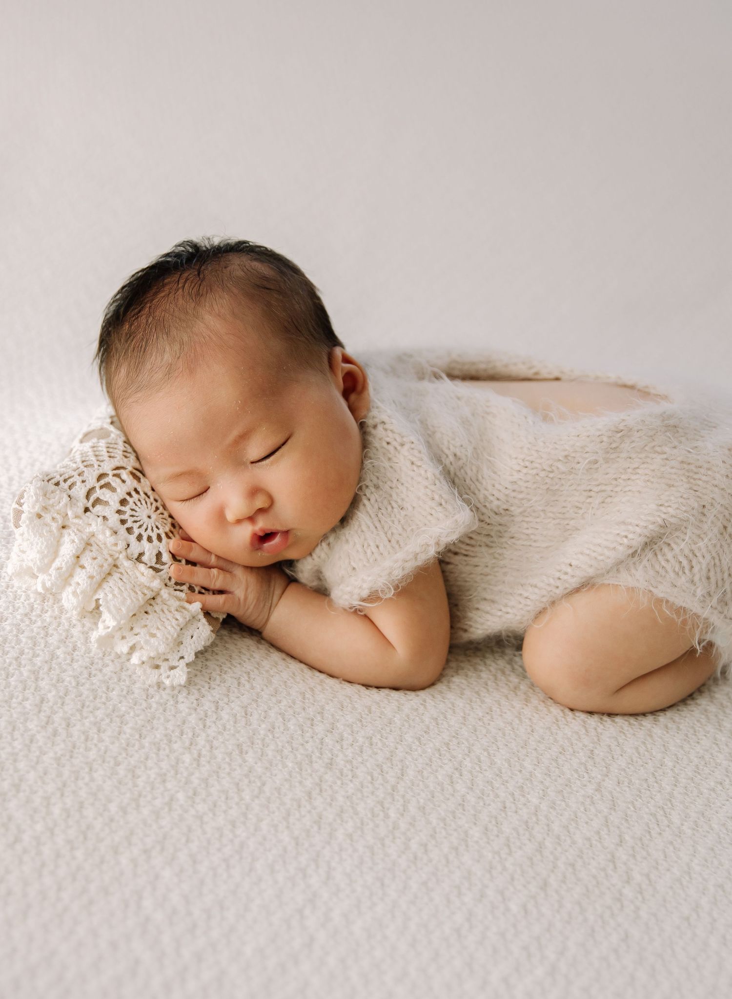 Sydney newborn photographer. Natural newborn photographs. On location newborn photographer in Sydney.