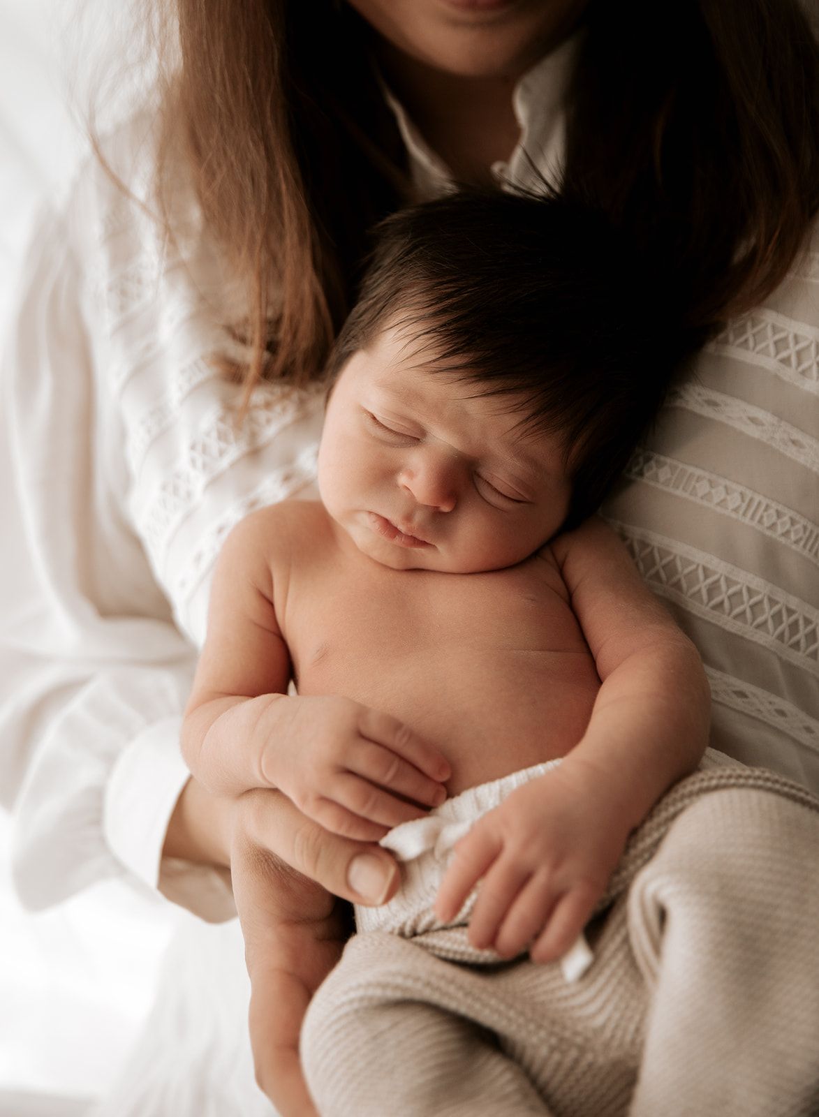 Studio newborn photographer in Sydney. Lifestyle newborn photography.