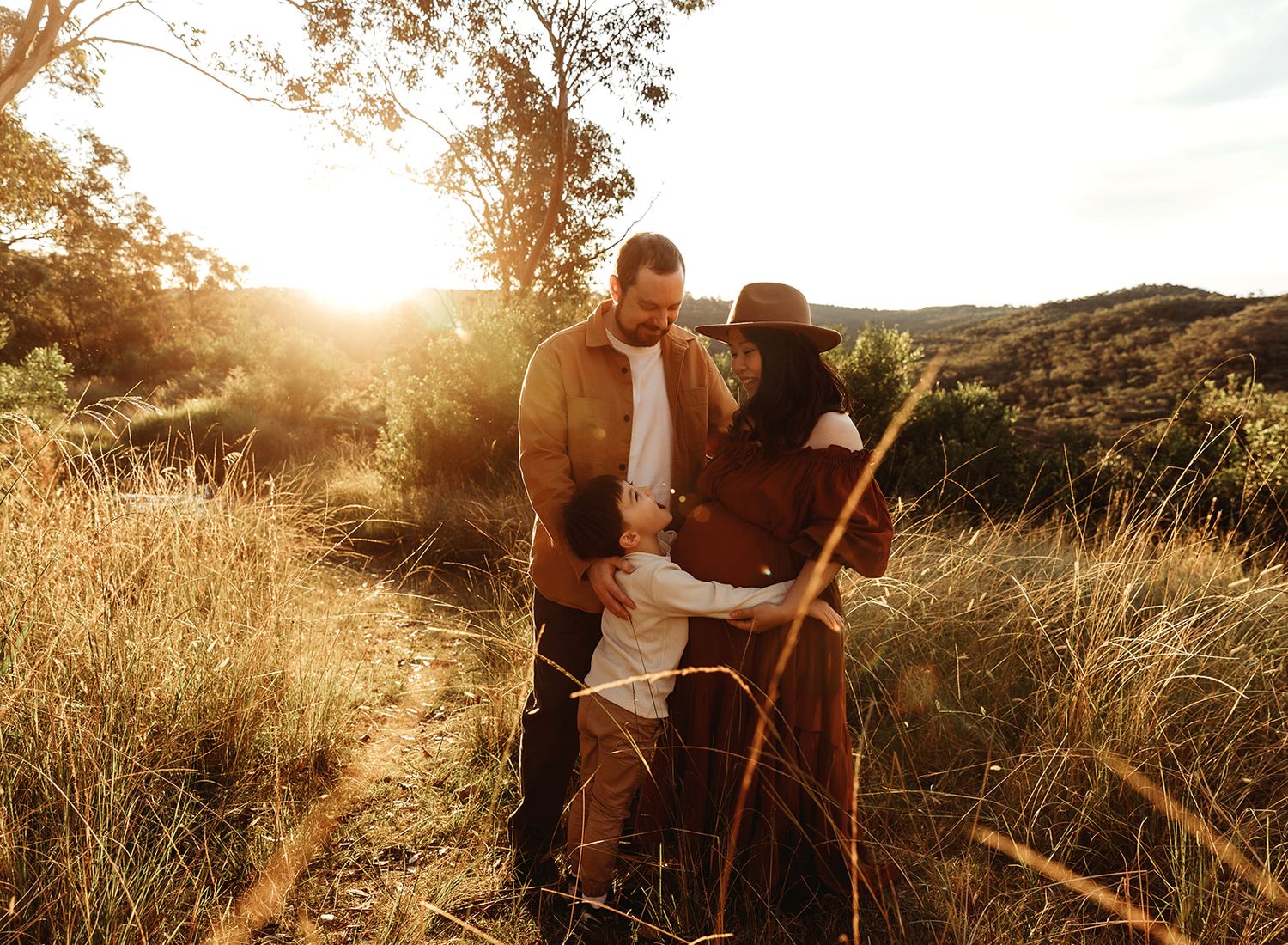Maternity photoshoot at sunset in Sydney. Golden hour maternity photoshoot