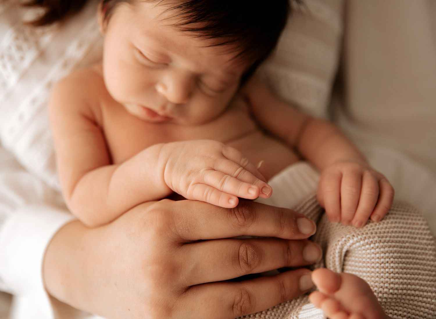 On location newborn photographer in Sydney. Lifestyle newborn photography.