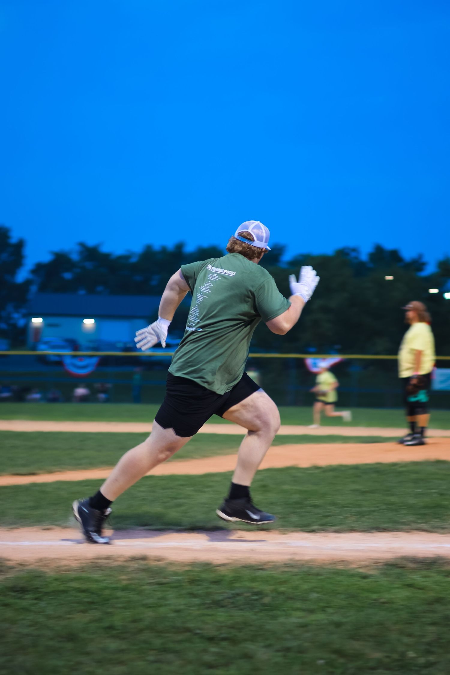 Lukestrong softball runner.