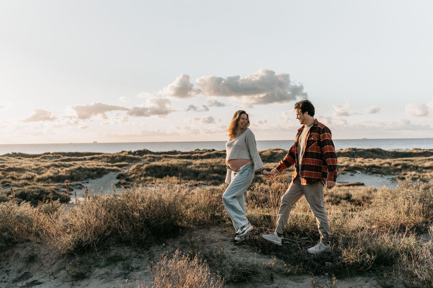 Beach maternity shoot