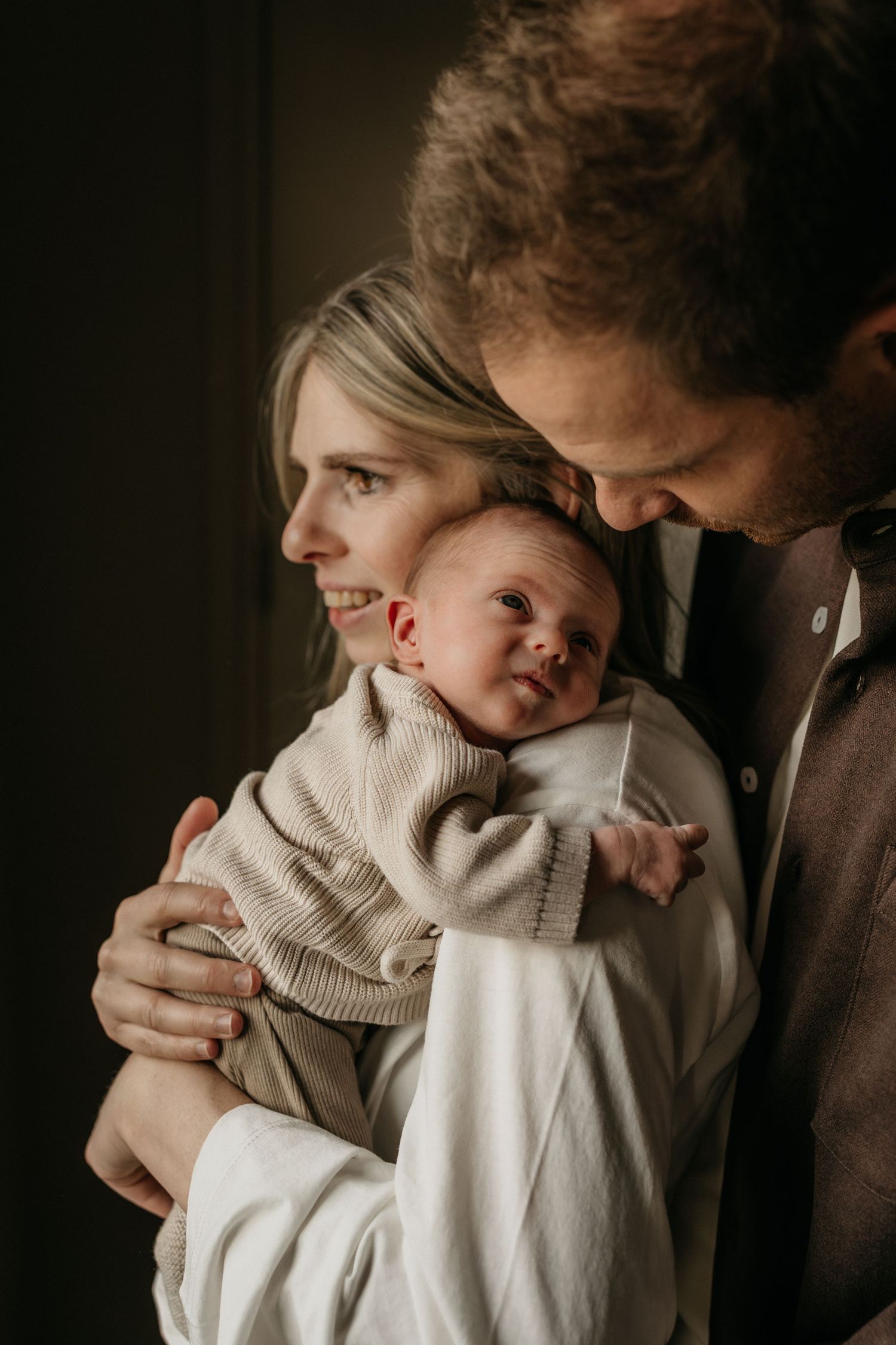Gezinsfoto tijdens een newborn shoot in Noord-Brabant