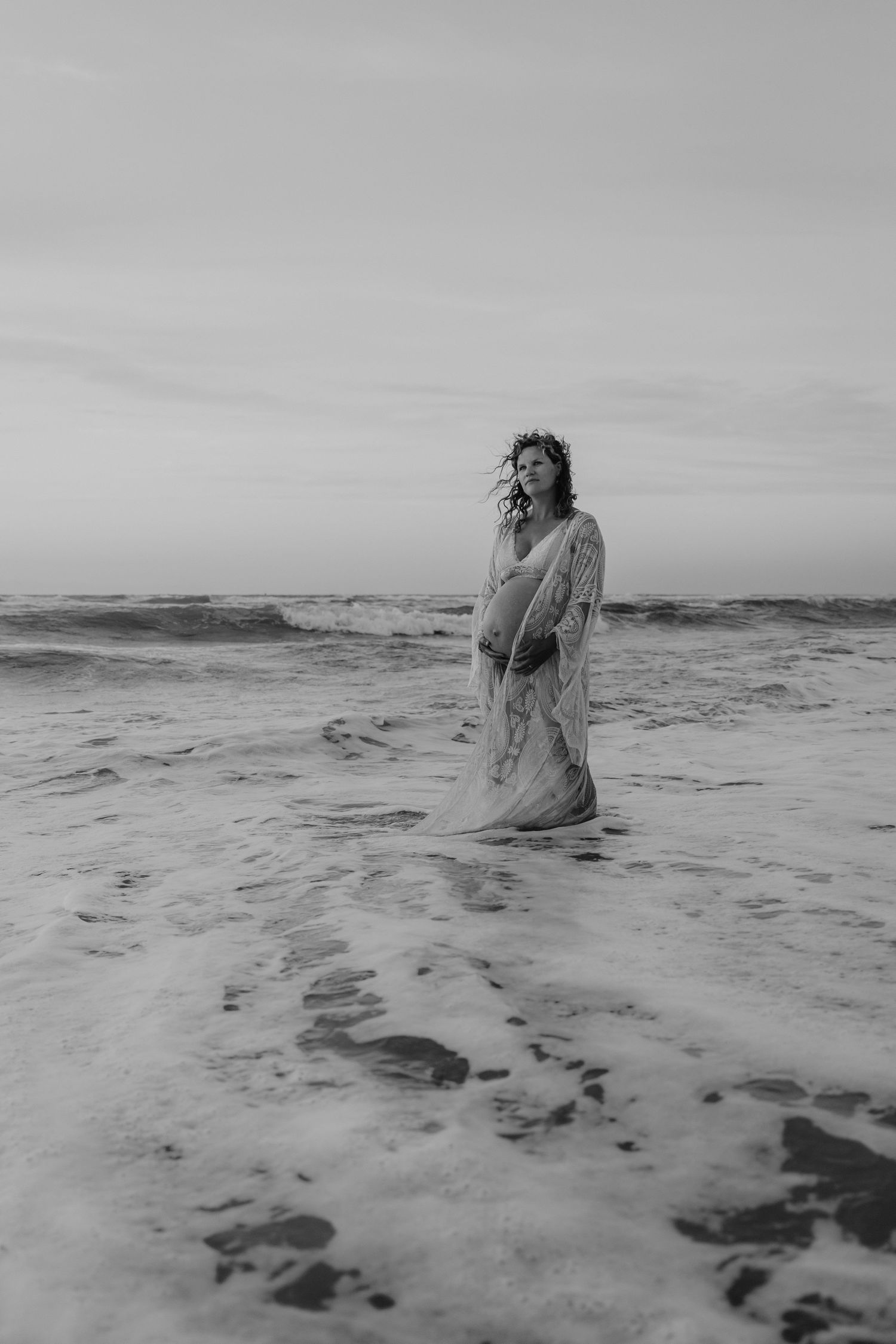 Zwangerschapsshoot in de zee