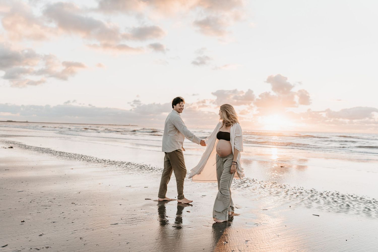 Goldenhour maternity photoshoot