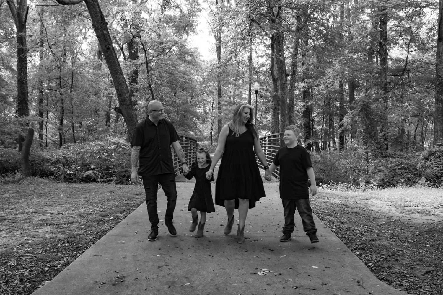 Kennesaw Georgia family photographer candid family laughing outdoors
Atlanta GA family session natural light smiling family documentary