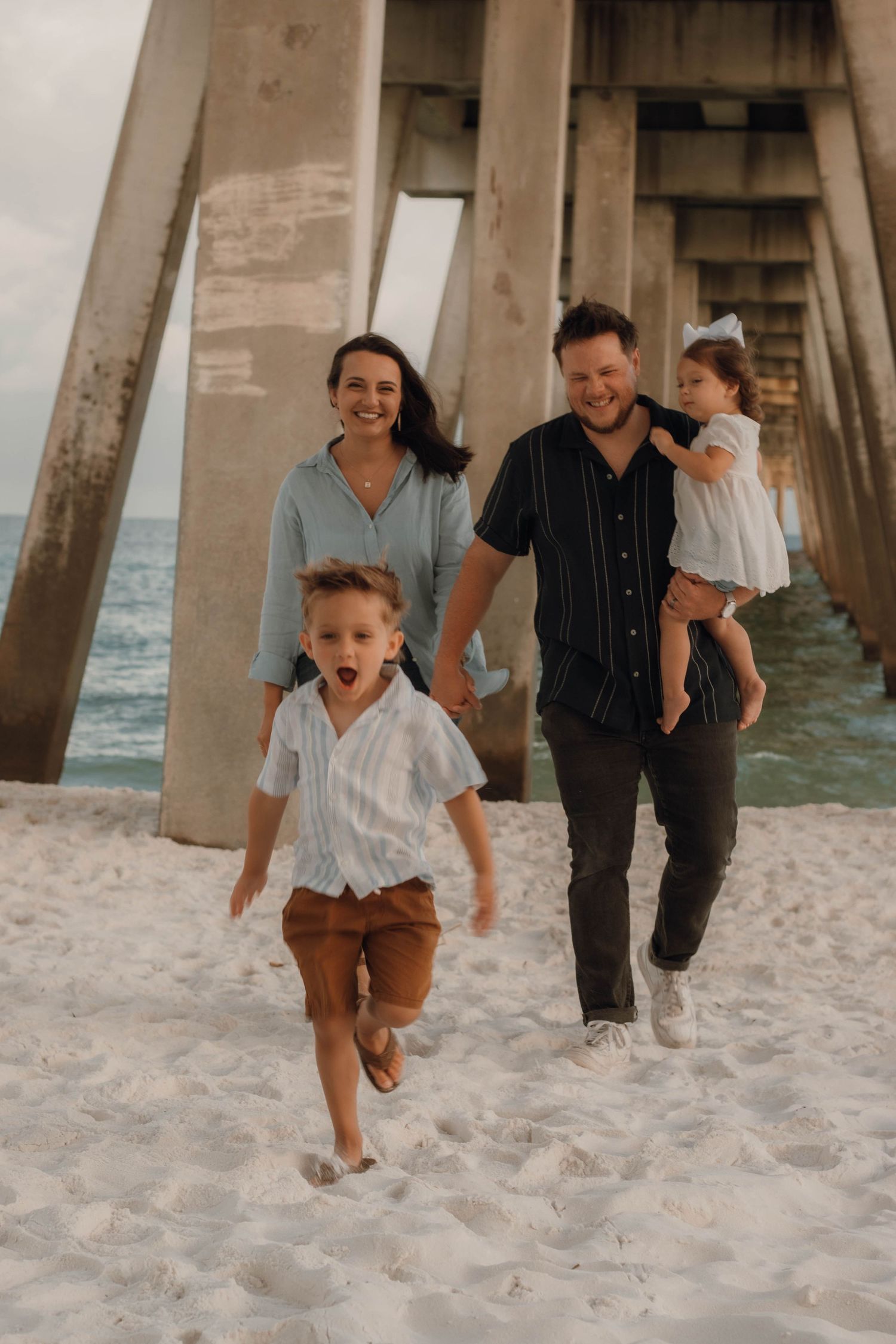 Kennesaw Georgia family photographer candid family laughing outdoors
florida family session natural light smiling family documentary beach