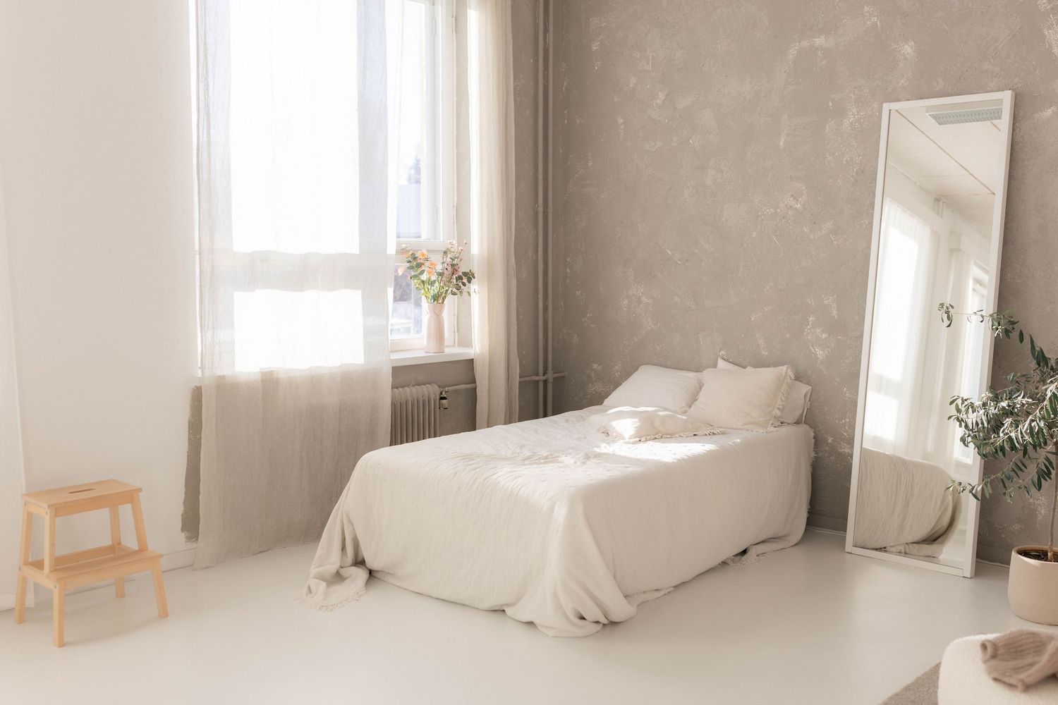 Vaalea luonnovalo studio Vantaalla