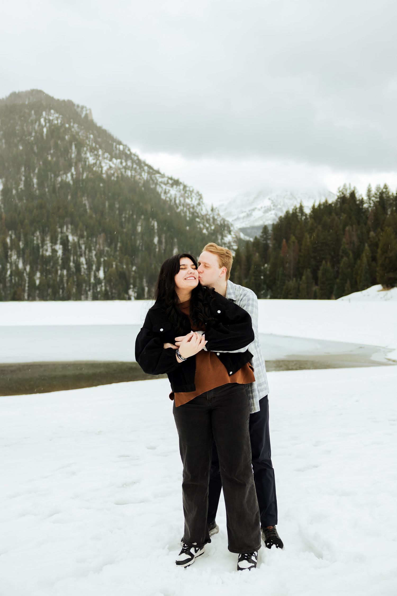 Winter engagements at Tibble Fork Reservoir photography by Av Potter Photo a Utah wedding and lifestyle photographer