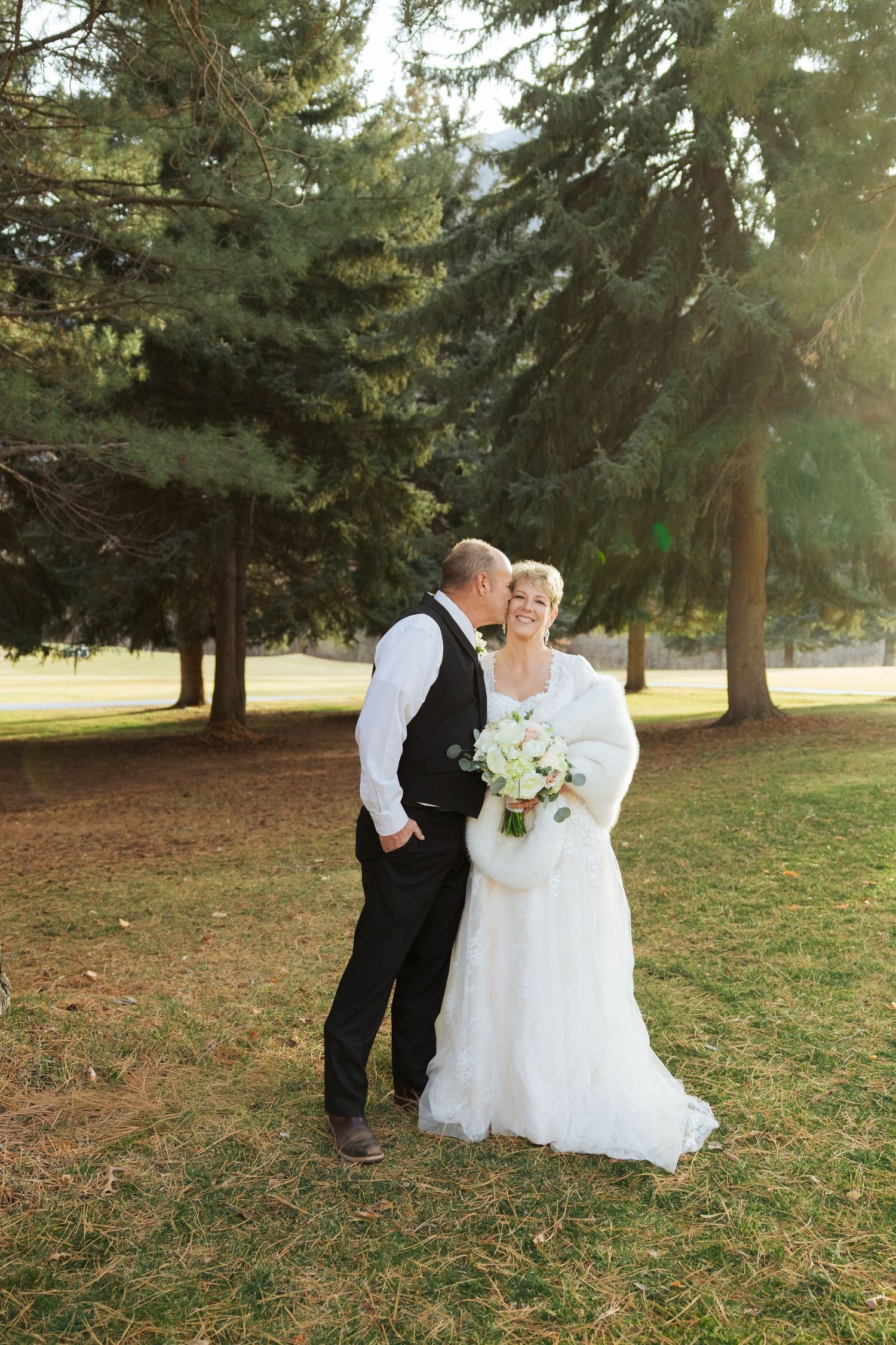 Winter wedding at Hobble Creek Golf Course at Hobble Creek in Utah photography by Av Potter Photo a Utah wedding and lifestyle photographer