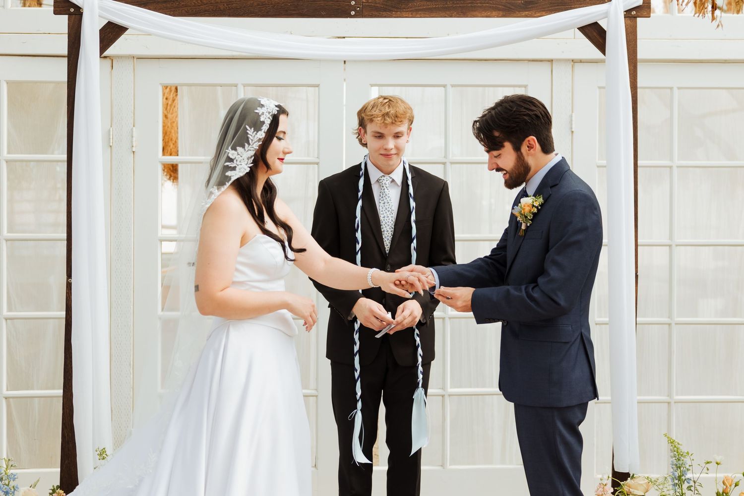 Hand fasting ceremony at The Kinlands Greenhouse photography by Av Potter Photo a Utah wedding and lifestyle photographer