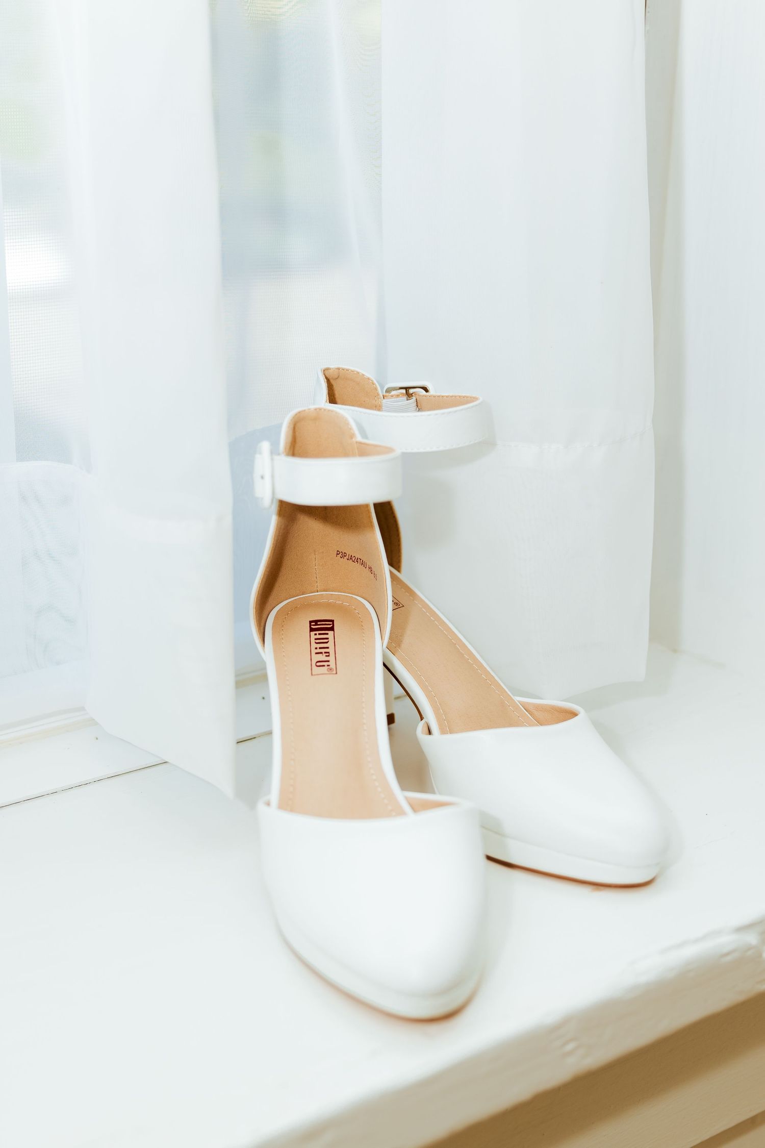 Wedding shoes at The Casa Blanca photography by Av Potter Photo a Utah wedding and lifestyle photographer