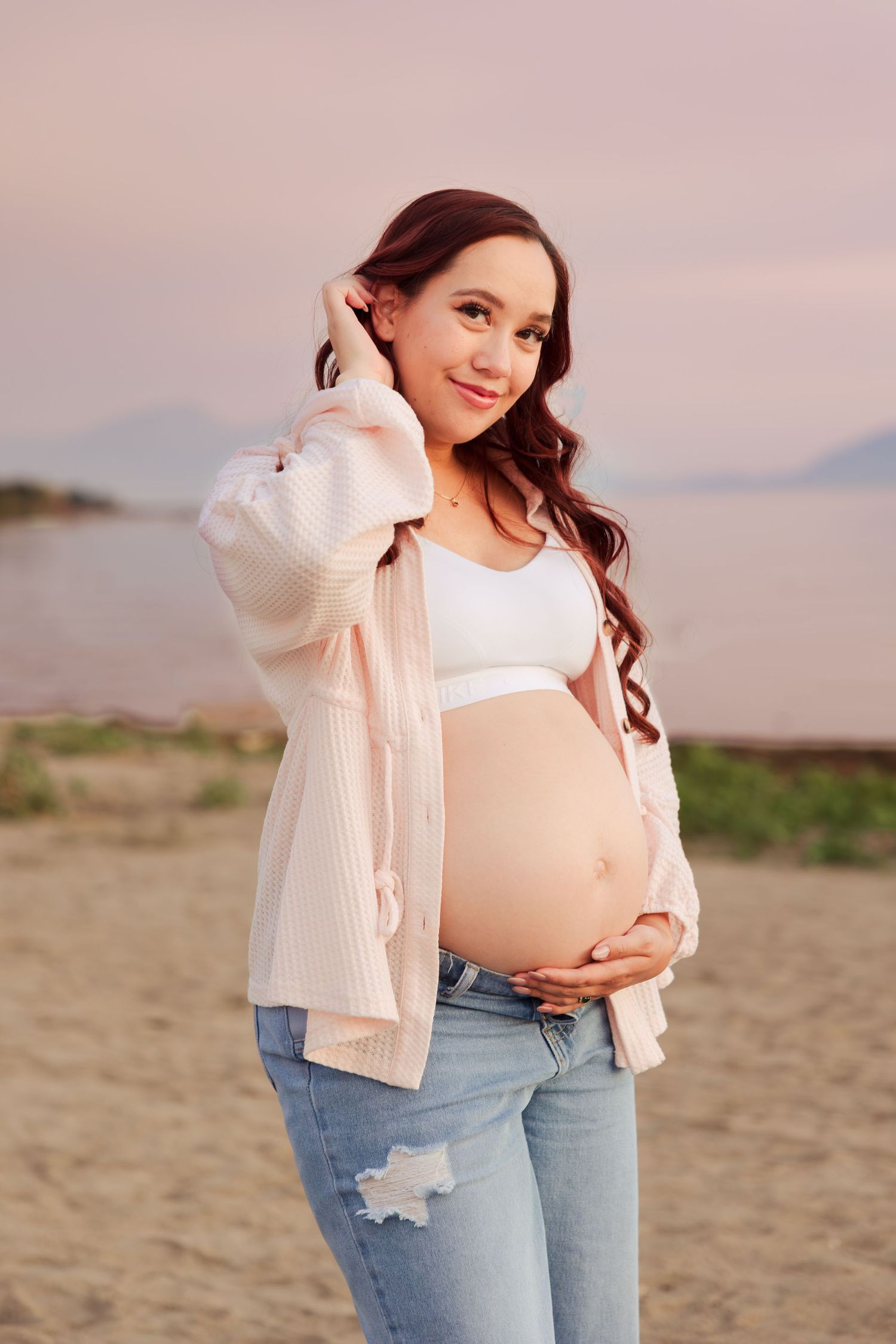 Pregnant woman at the Utah Lake photography by Av Potter Photo a Utah wedding and lifestyle photographer