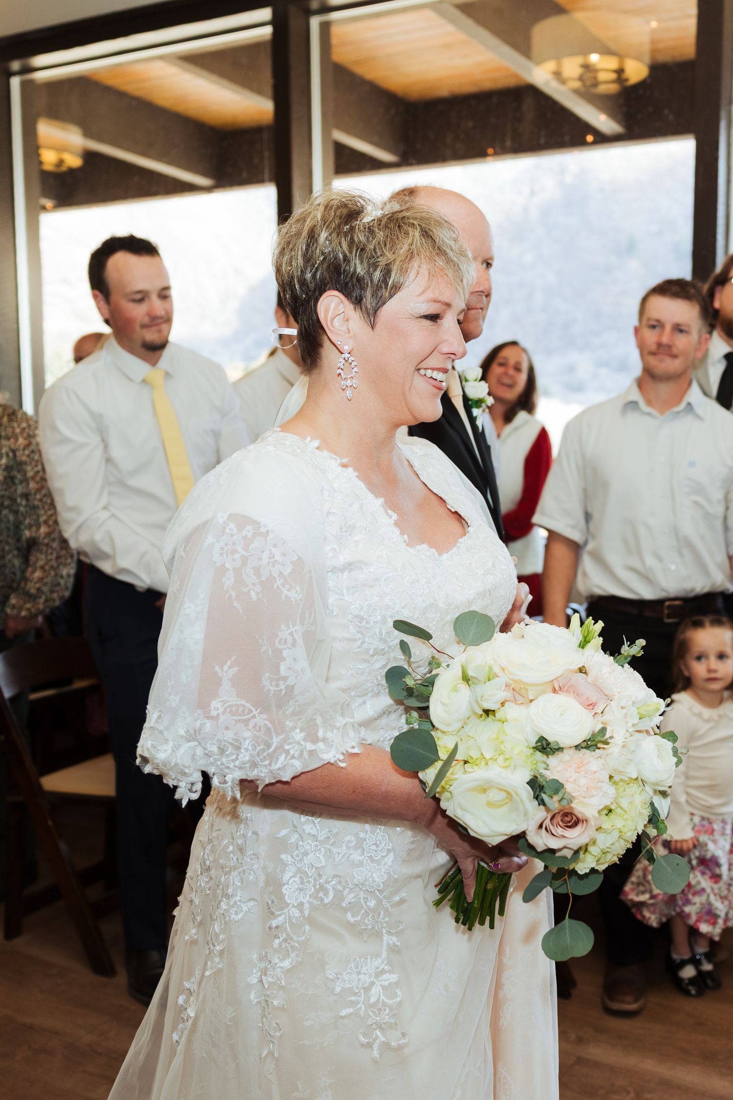 Winter wedding at Hobble Creek Golf Course at Hobble Creek in Utah photography by Av Potter Photo a Utah wedding and lifestyle photographer