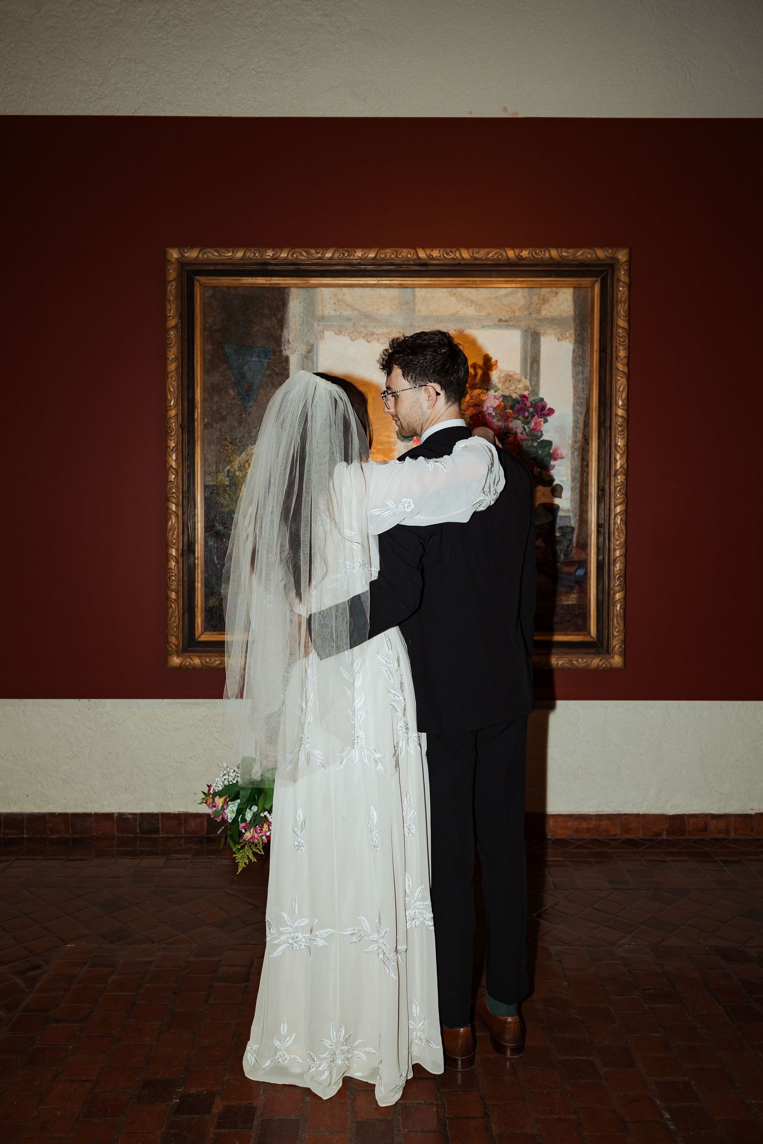 Bride and groom at the Springville Art Museum photography by Av Potter Photo a Utah wedding and lifestyle photographer
