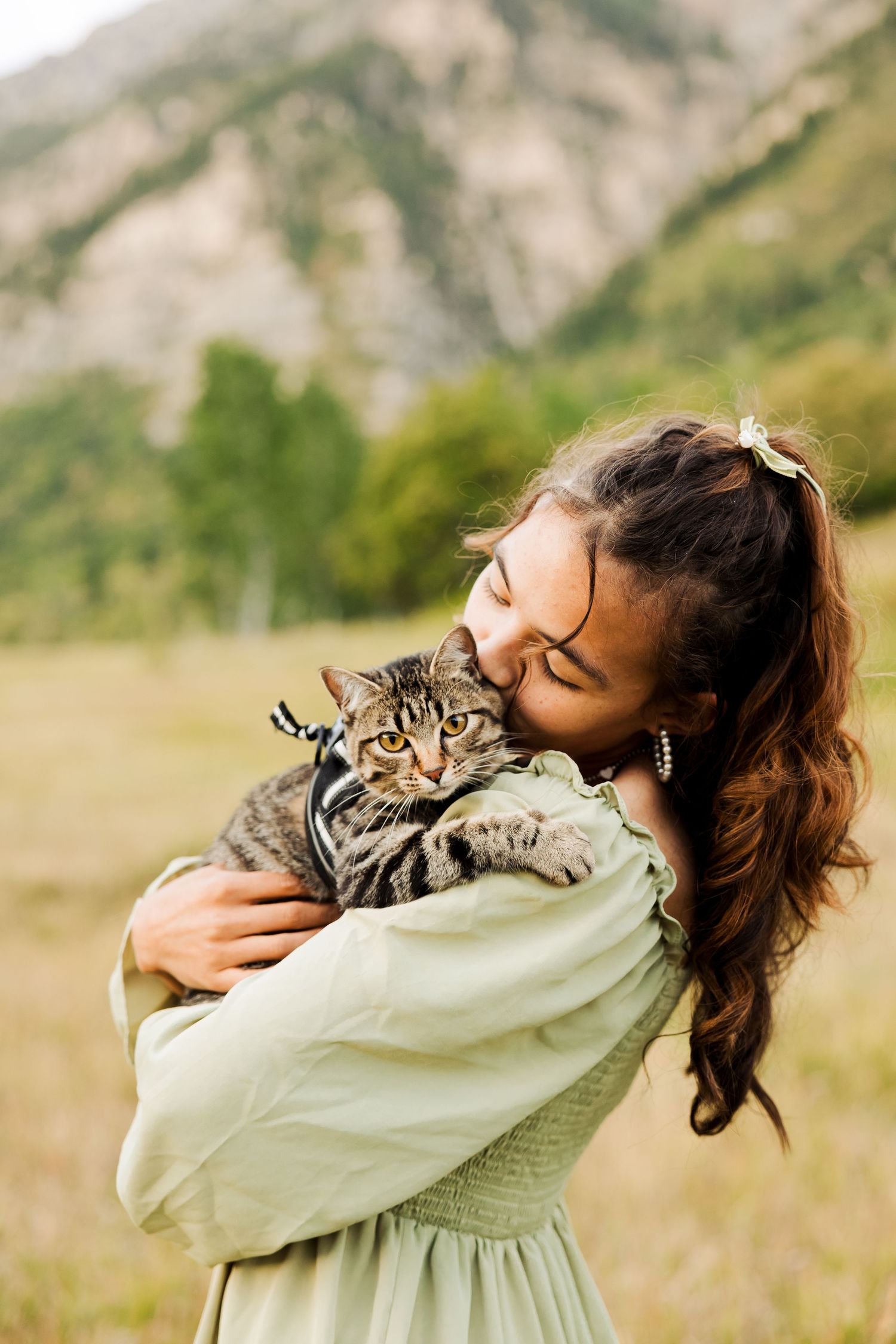 Girl and cat in field at Buffalo Peak photography by Av Potter Photo a Utah wedding and lifestyle photographer