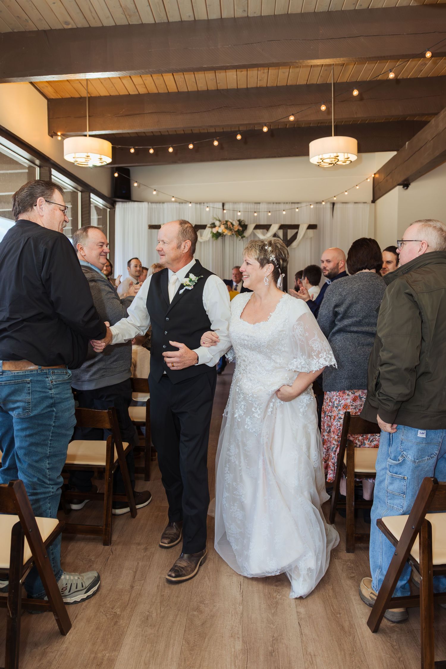 Winter wedding at Hobble Creek Golf Course at Hobble Creek in Utah photography by Av Potter Photo a Utah wedding and lifestyle photographer