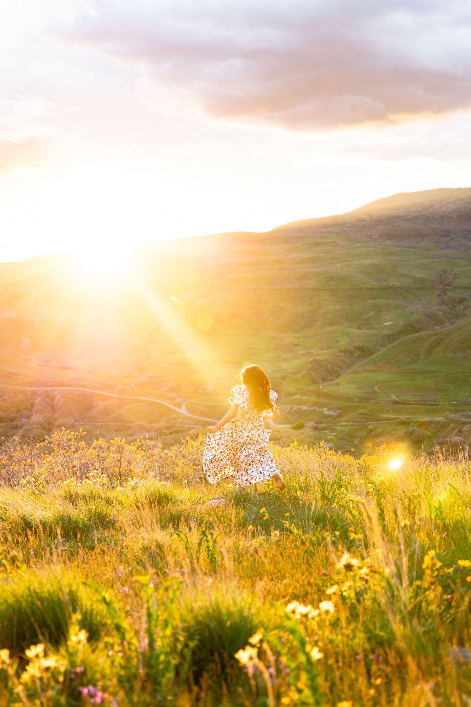 Senior girl graduation at Kyhv Peak in Provo photography by Av Potter Photo a Utah wedding and lifestyle photographer