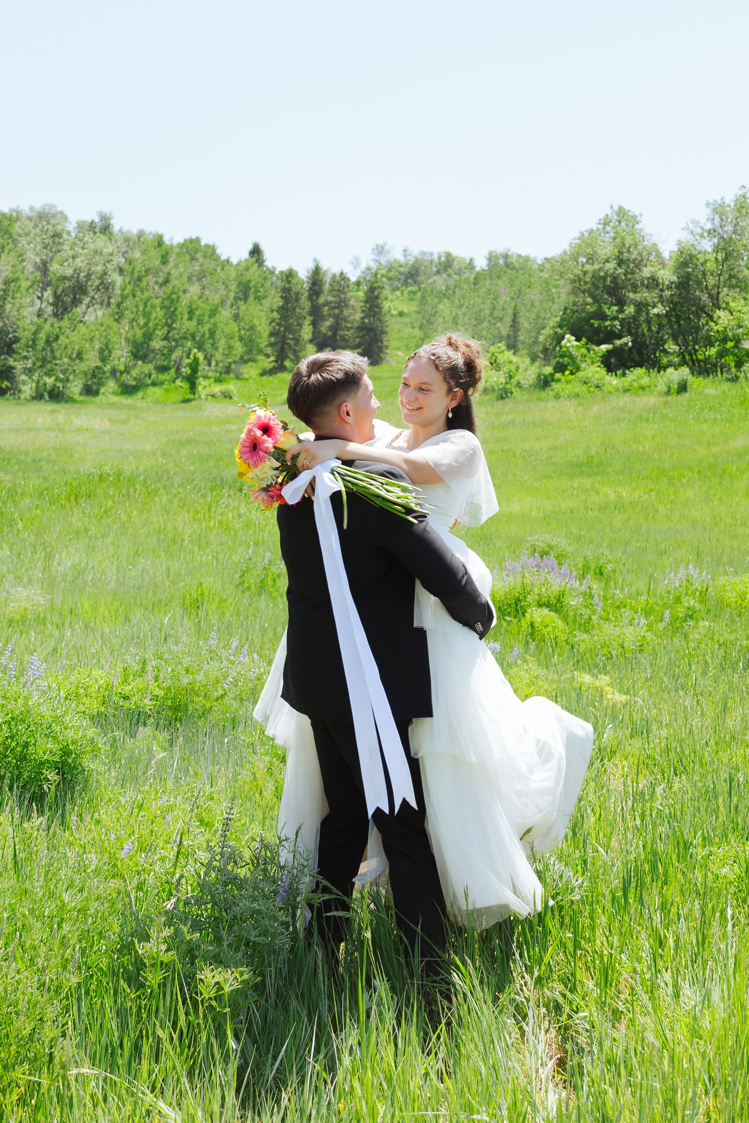 Bride and groom at Buffalo Peak photography by Av Potter Photo a Utah wedding and lifestyle photographer