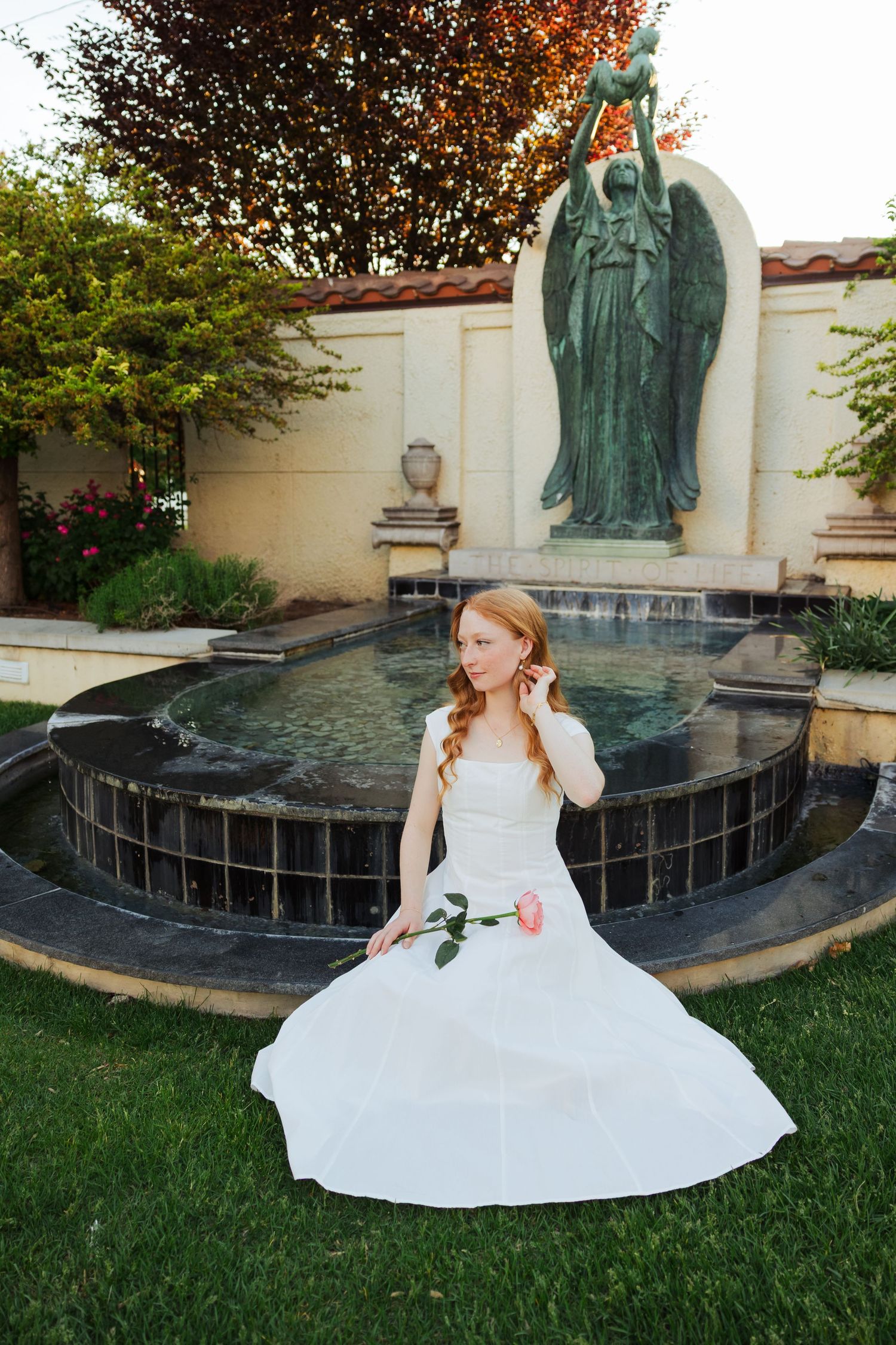 Graduation pictures at Springville Art Museum in Springville, Utah photography by Av Potter Photo a Utah wedding and lifestyle photographer