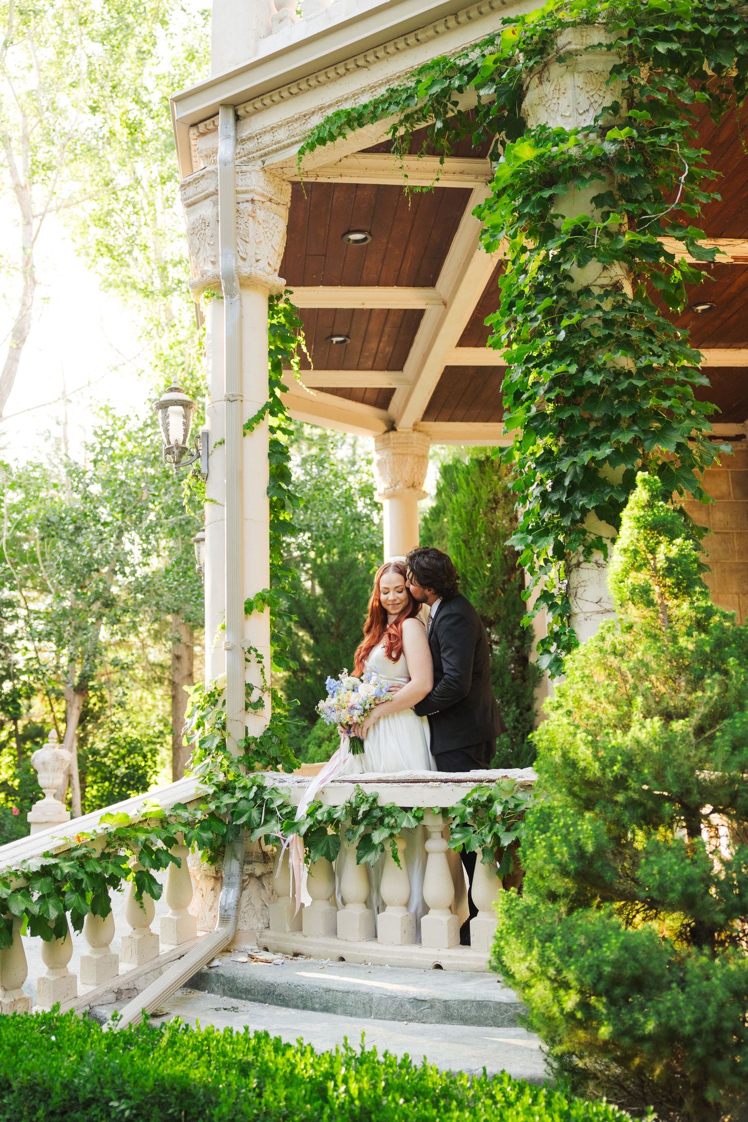 Bride and groom at La Caille photography by Av Potter Photo a Utah wedding and lifestyle photographer