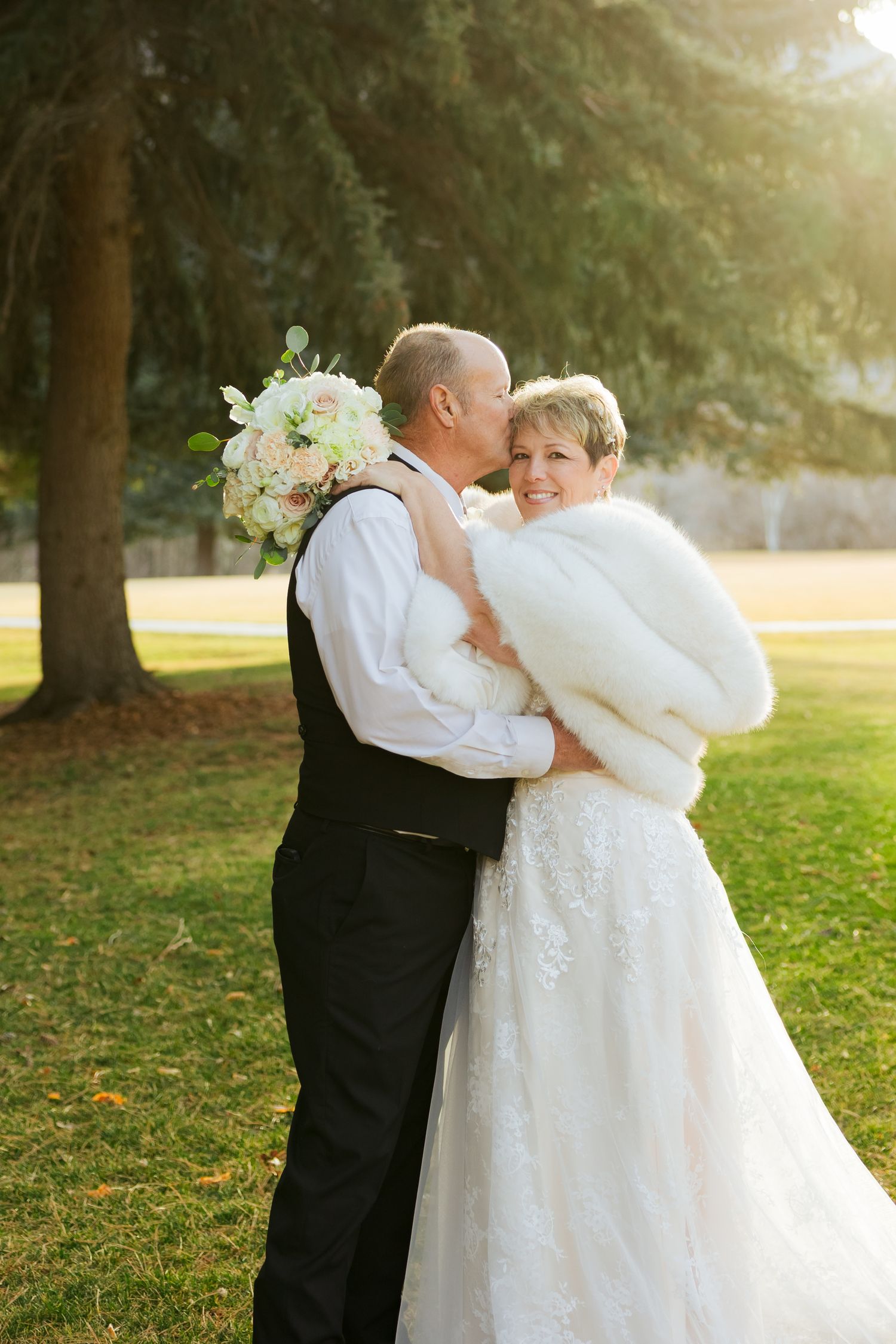 Winter wedding at Hobble Creek Golf Course at Hobble Creek in Utah photography by Av Potter Photo a Utah wedding and lifestyle photographer
