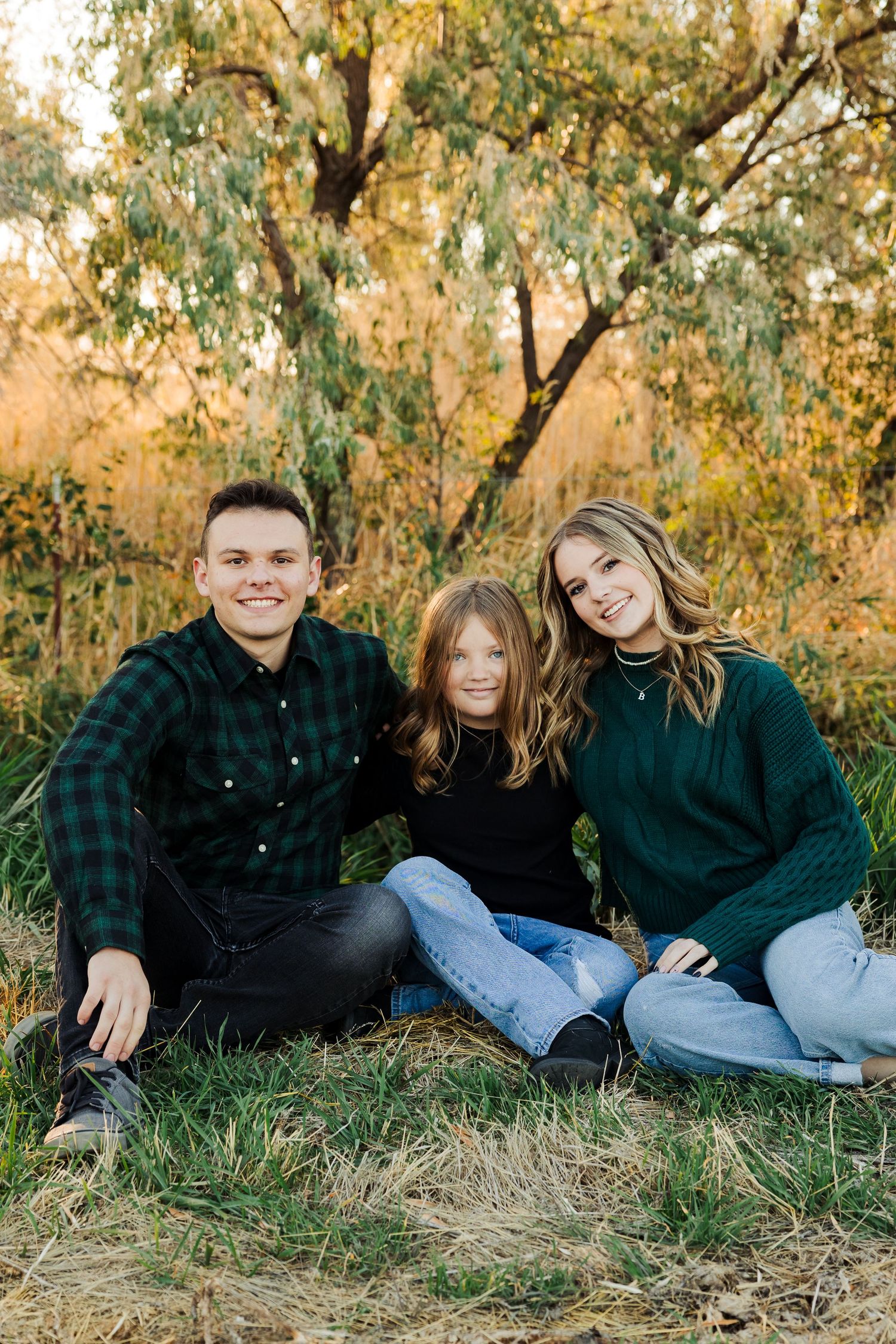 Family at Jensen Nature Park photography by Av Potter Photo a Utah wedding and lifestyle photographer