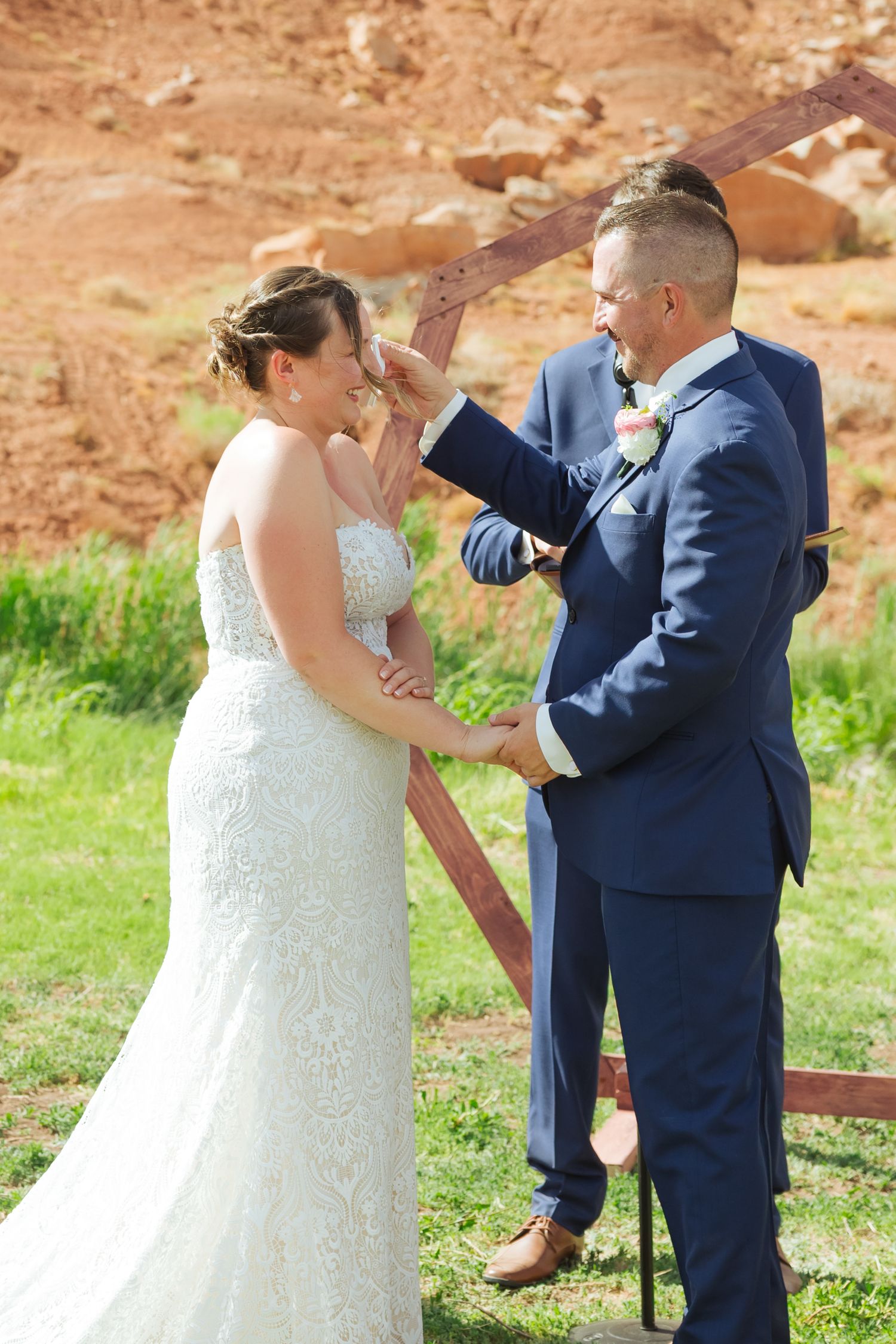 Ceremony at The Lodge at Red River Ranch photography by Av Potter Photo a Utah wedding and lifestyle photographer