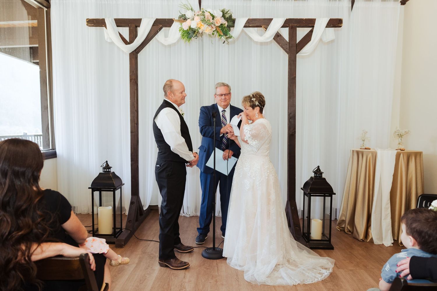 Winter wedding at Hobble Creek Golf Course at Hobble Creek in Utah photography by Av Potter Photo a Utah wedding and lifestyle photographer
