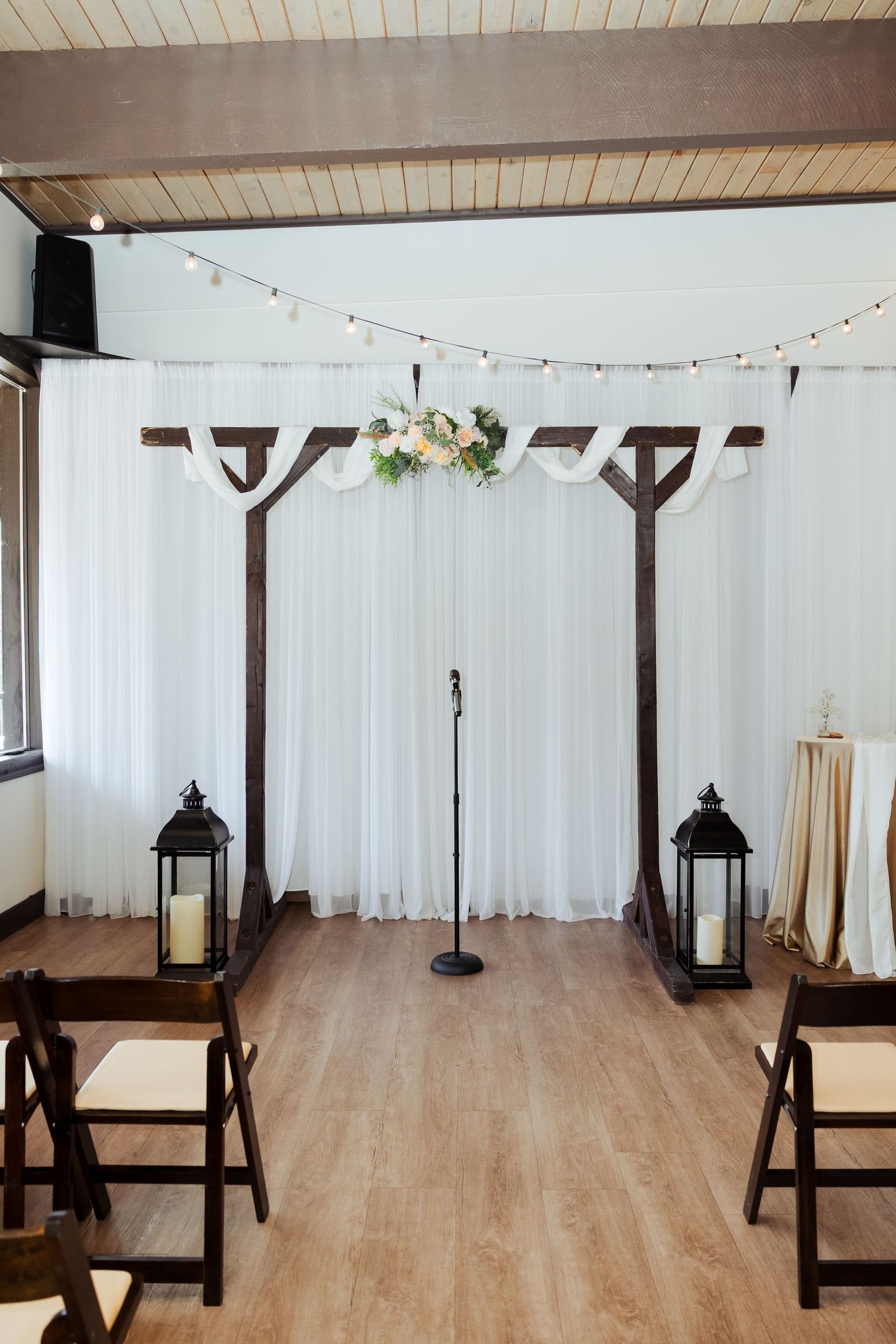 Winter wedding at Hobble Creek Golf Course at Hobble Creek in Utah photography by Av Potter Photo a Utah wedding and lifestyle photographer