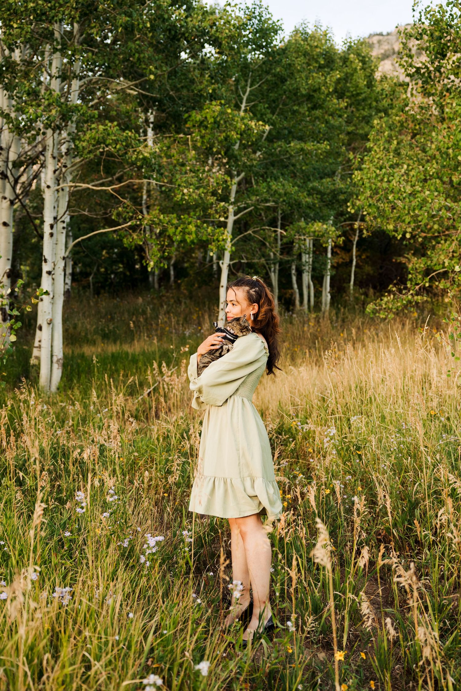 Girl with cat in field at Buffalo Peak photography by Av Potter Photo a Utah wedding and lifestyle photographer
