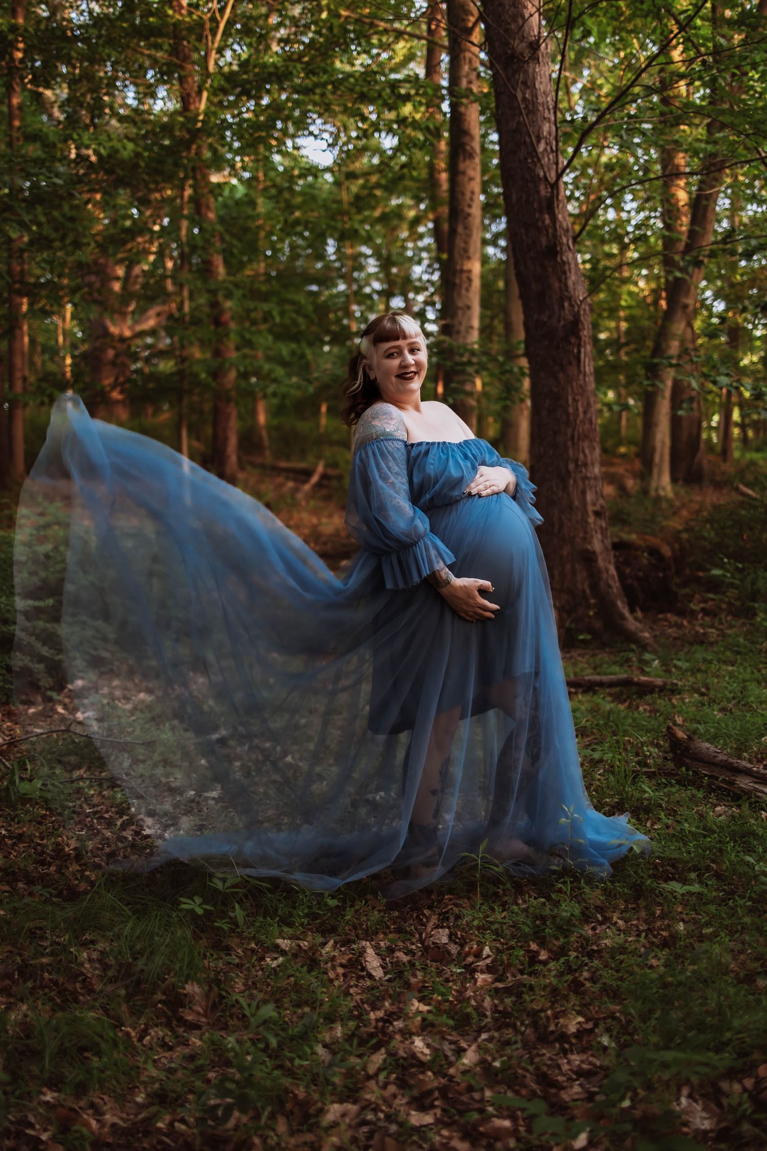 Hudson Valley maternity photographer documents a glowing mother-to-be in an outdoor lifestyle photography session