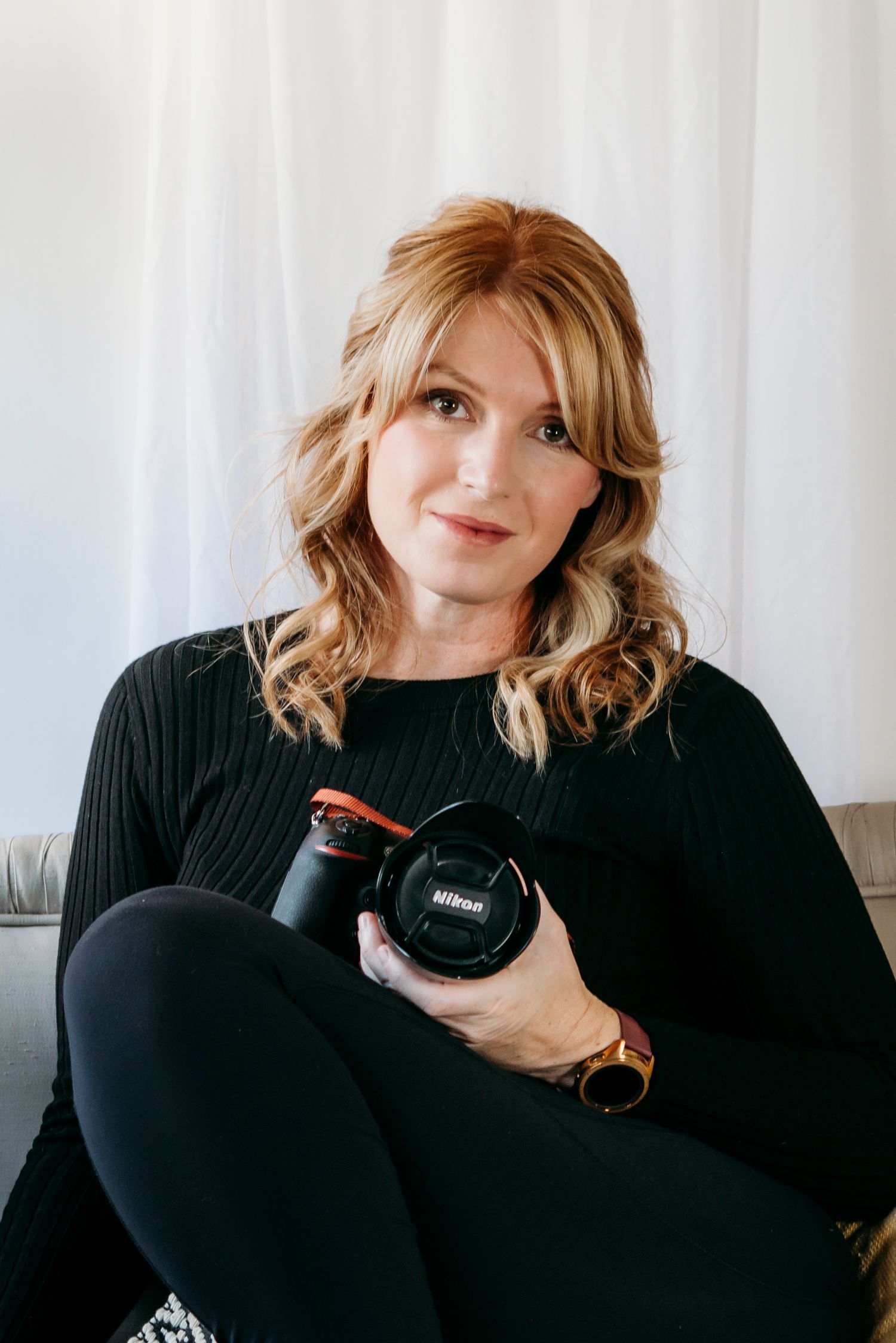 Portrait of Kentucky lifestyle photographer Lindsey of LJA Photography—warm, approachable, and passionate about capturing real moments.