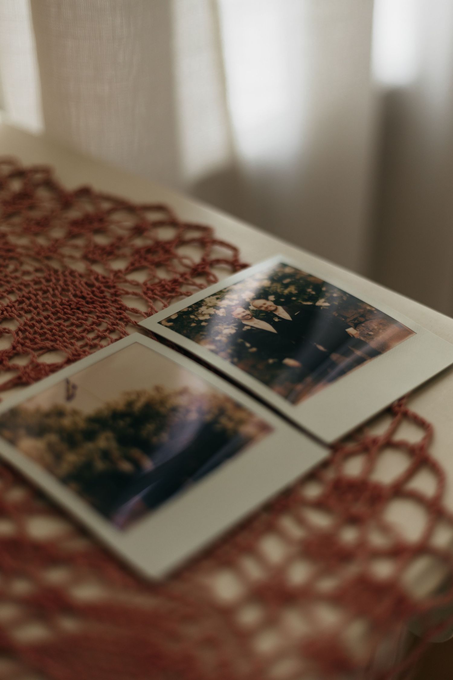 Bild av polaroidbilder från vigsel på bohus-malmön
