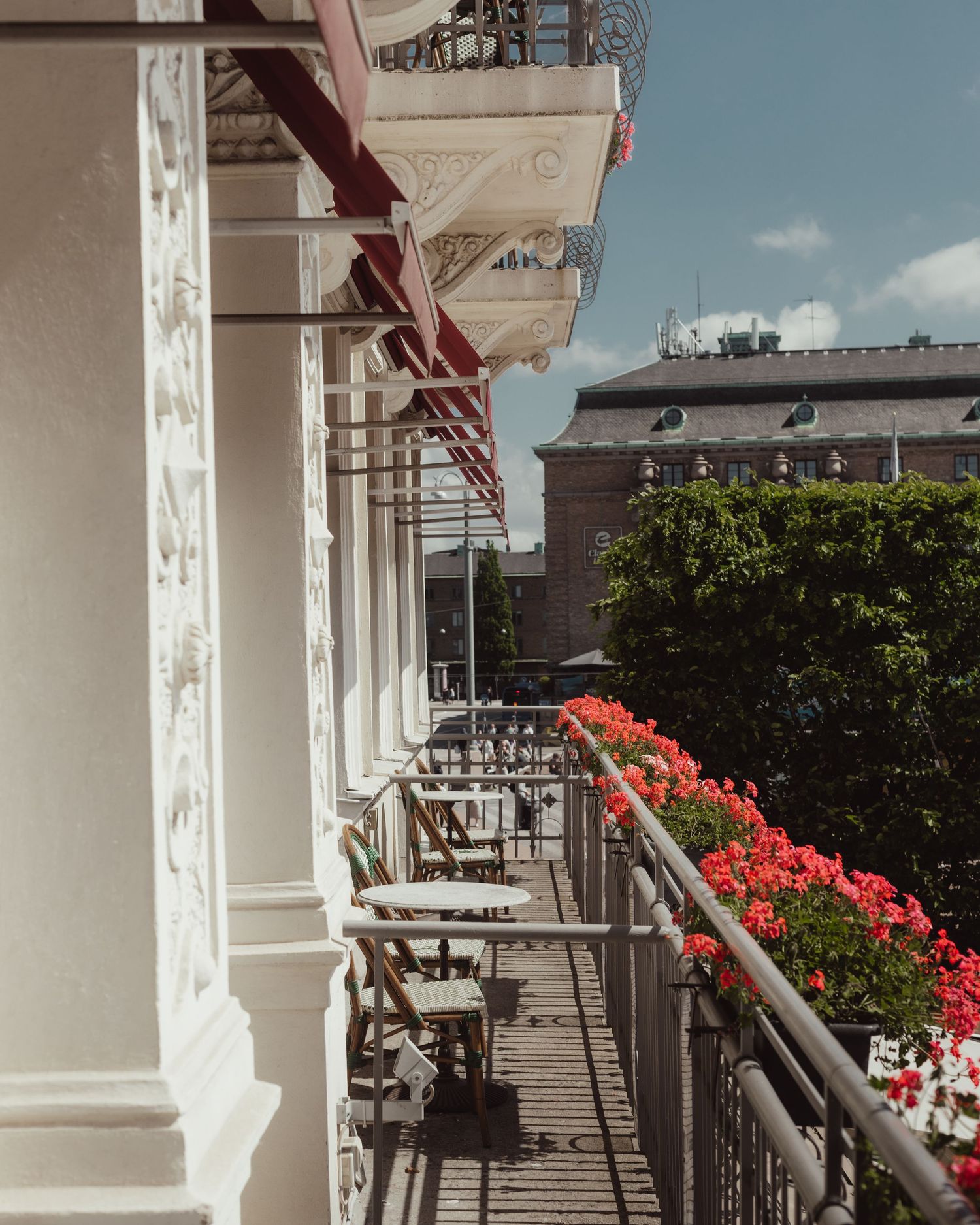 Detaljbild av en balkong på ett hotell i Göteborg inför vigsel
