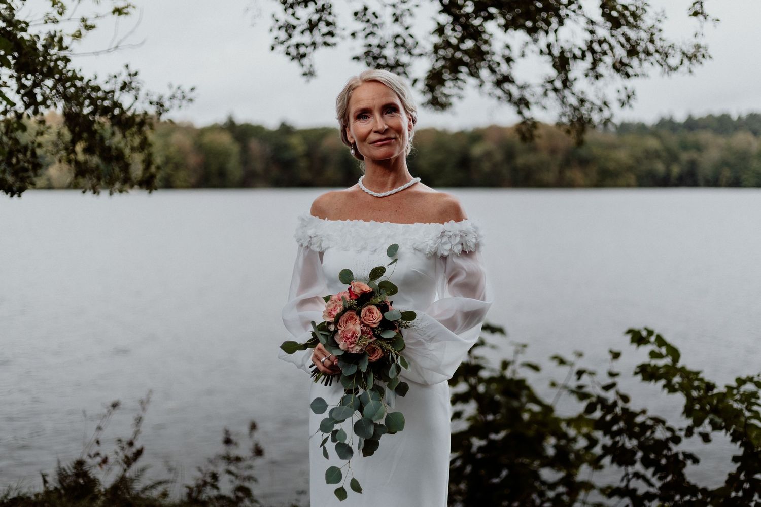 Porträtt av Brud vid en sjö  i Göteborg vid Nääs fabriker.