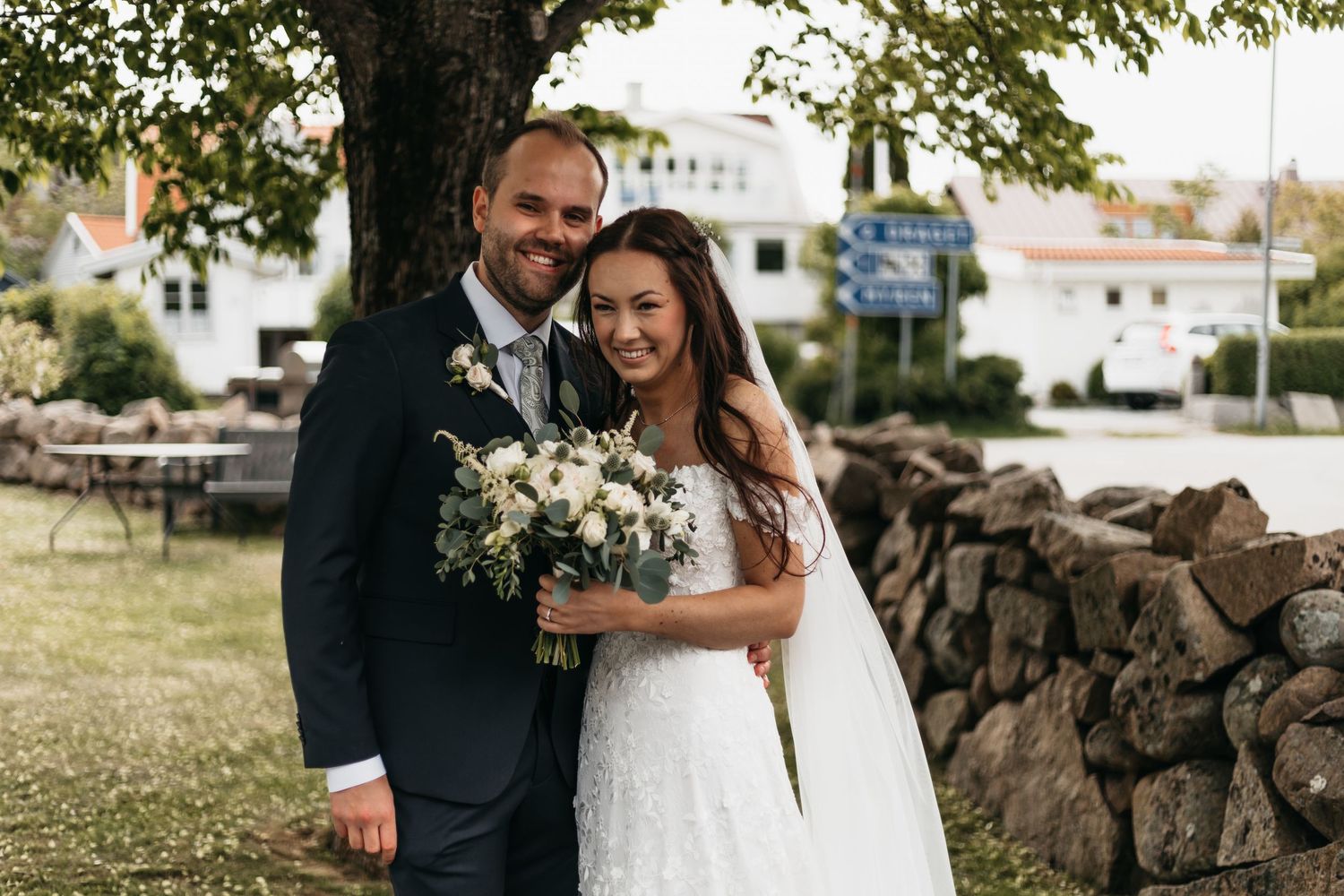 Porträtt av brudpar efter vigsel i kyrka på bohus-malmön