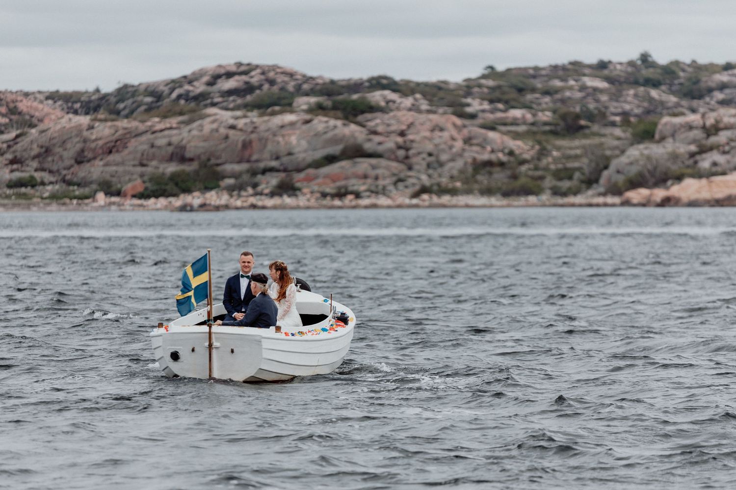 Brudpar på en båt vid bohus-malmön
