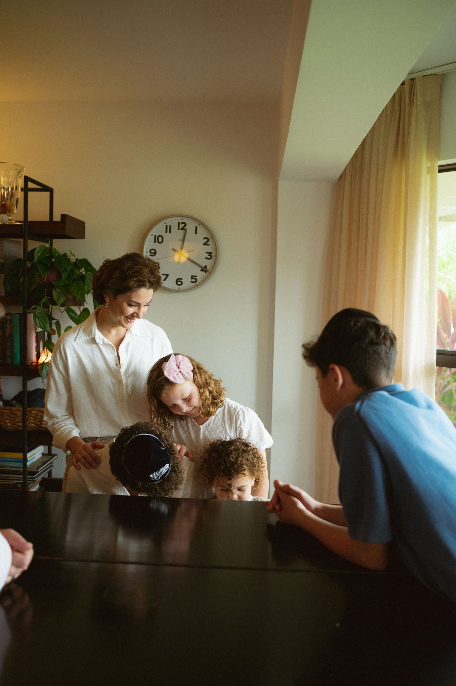 Miami family photographer photographing a relaxed family at home