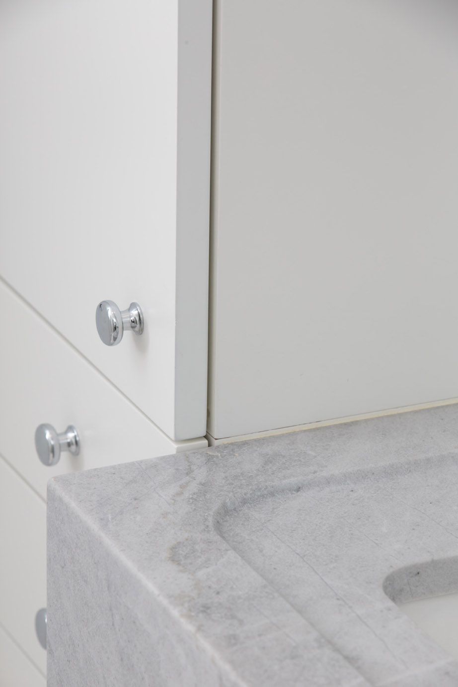 DETAILED INTERIOR IMAGE OF BOSTON BATHROOM SUITE TO SHOW ARCHITECTURAL DETAILS